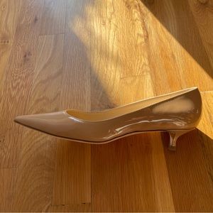 Jimmy Choo nude kitten heels in patent leather. Size 38.5 (US 8.5).
